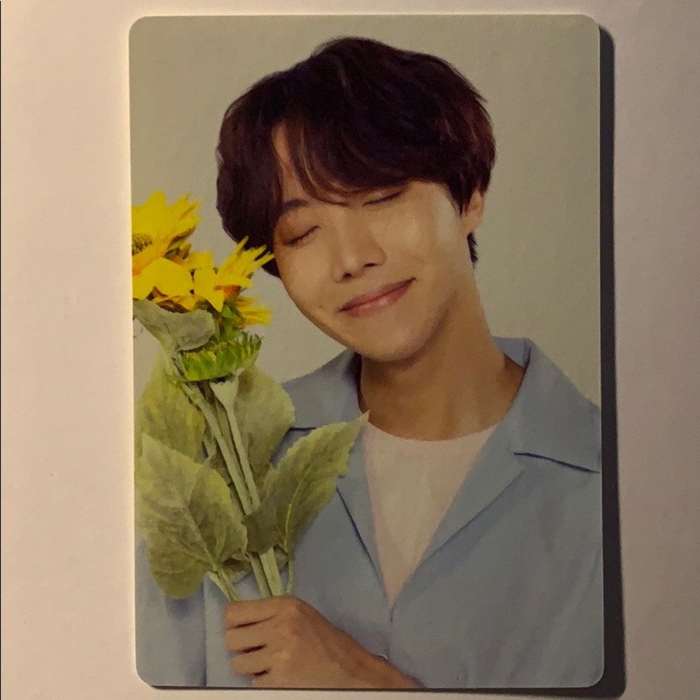 *SOLD* J-Hope (6/8) Love Yourself Tour mini photocard